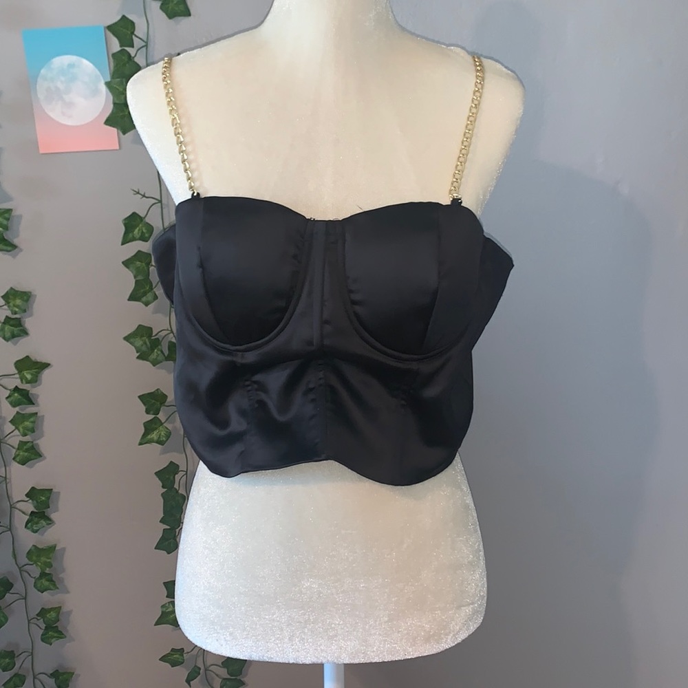 Chain strap top